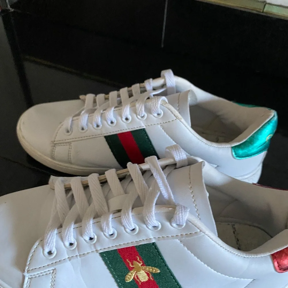 Gucci White WOMEN'S ACE SNEAKER WITH BEE - Picture 10 of 12